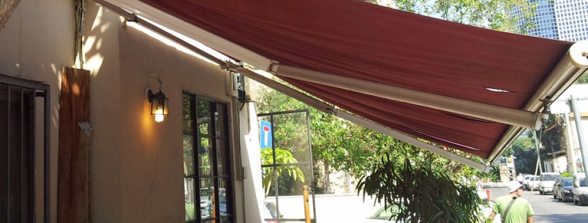 תיקון סוככים חשמליים בבית קפה בתל אביב
